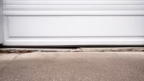 Jak obniżyć bramę garażową